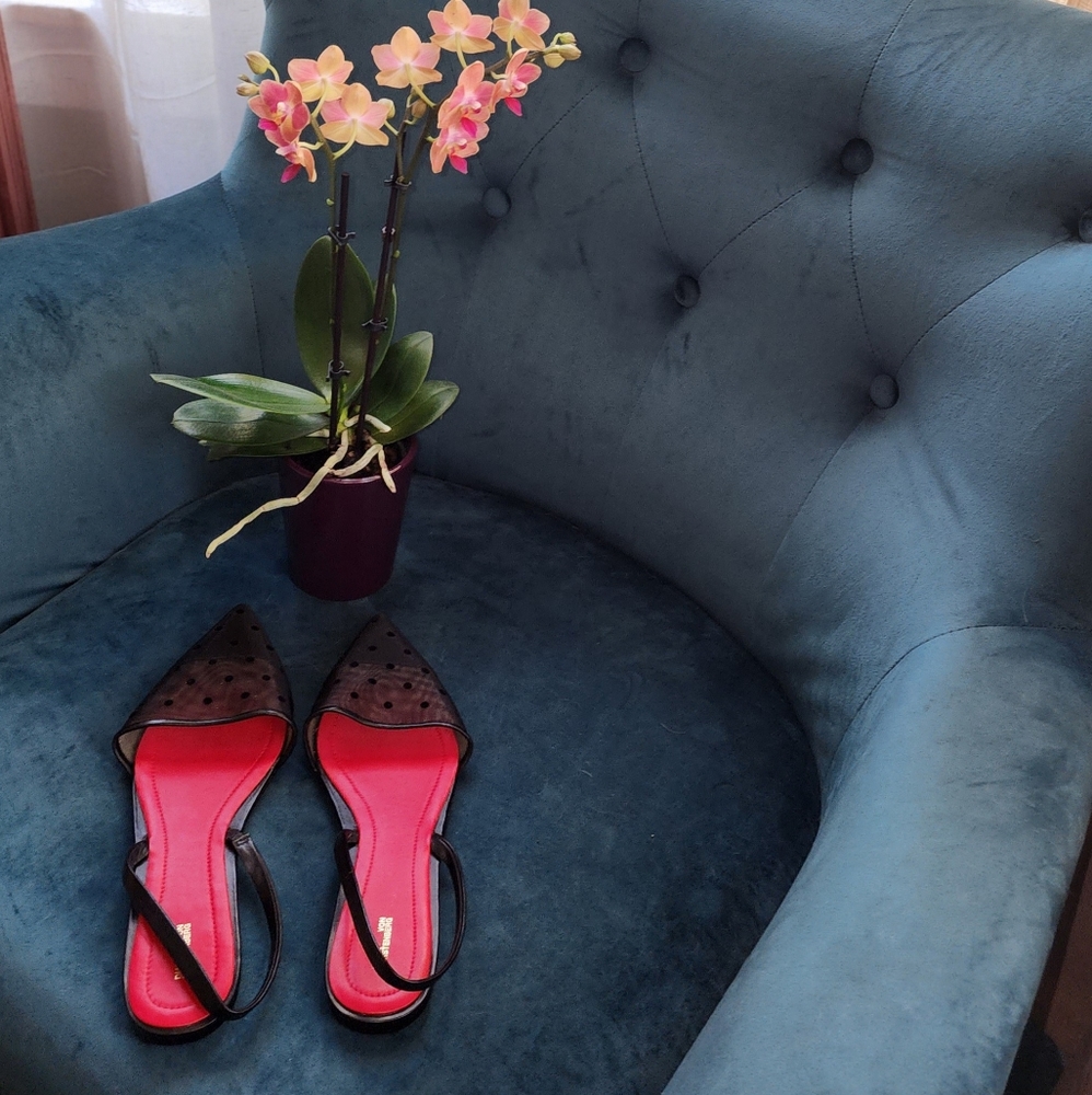 Black DVF scrappy flats in size 9